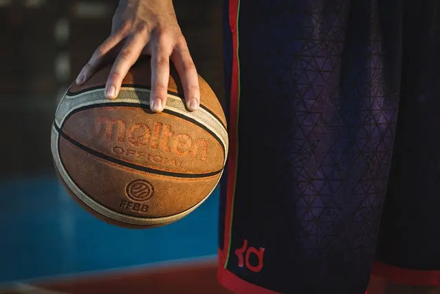 Comment Créer des Chants de Supporters Uniques au Basketball
