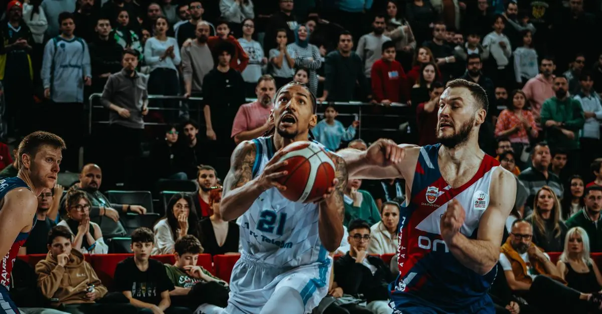 Comment Créer des Chants de Supporters Inoubliables au Basketball